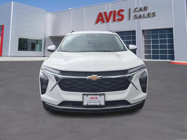 Used 2026 Chevrolet Trax LT FWD image 2