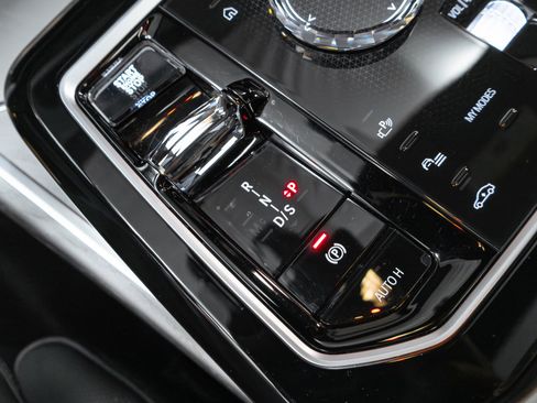 Used 2023 BMW 760i xDrive w/ Parking Assistance Package image 67