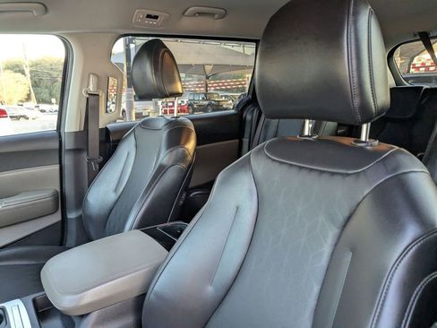 Used 2025 Kia Carnival image 15