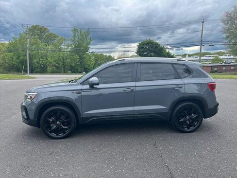 Certified 2022 Volkswagen Taos SE w/ IQ.Drive SE Package AWD/4WD image 2