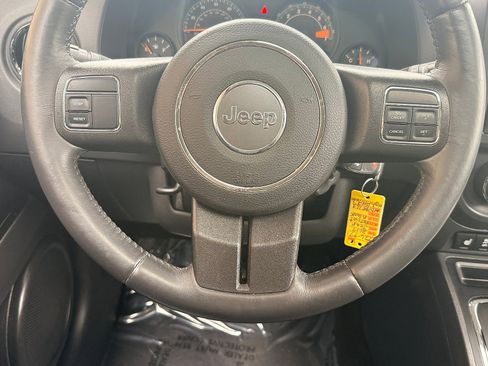 Used 2017 Jeep Patriot High Altitude AWD/4WD image 16