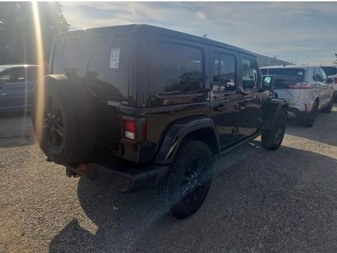 Used 2023 Jeep Wrangler Unlimited Sahara AWD/4WD image 7