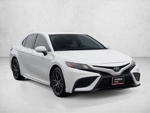 Certified 2024 Toyota Camry SE FWD image 3