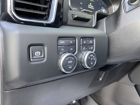 Used 2024 GMC Sierra 3500 Denali w/ Technology Package image 19