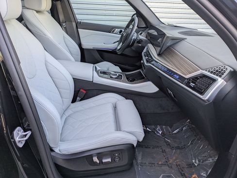 Used 2025 BMW X5 sDrive40i w/ Premium Package image 32