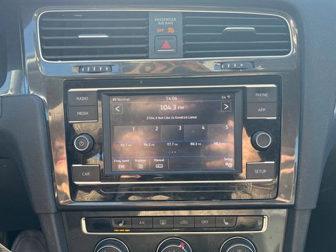 Used 2018 Volkswagen Golf Alltrack SE image 18