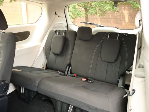 Used 2024 Chrysler Voyager LX FWD image 21