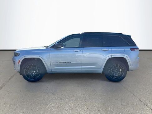 New 2026 Jeep Grand Cherokee Summit AWD/4WD image 4