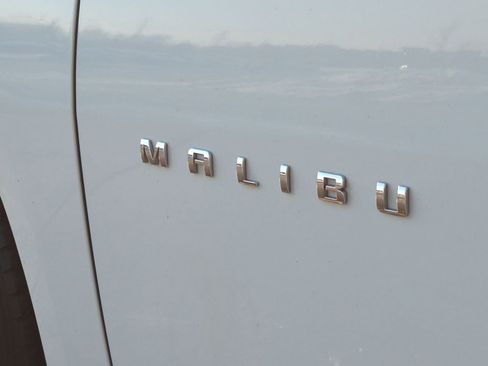 Used 2017 Chevrolet Malibu LT image 14