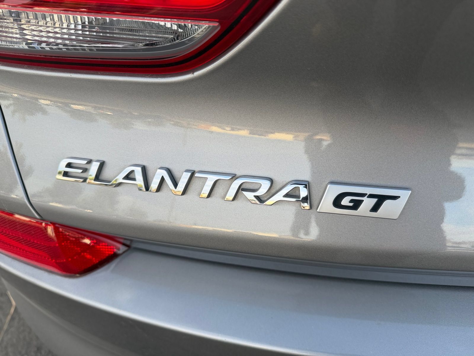 Used 2020 Hyundai Elantra GT FWD image 28