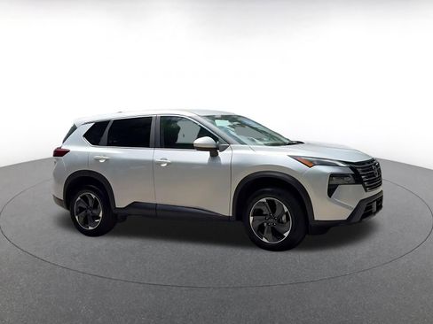 Used 2025 Nissan Rogue SV FWD image 2