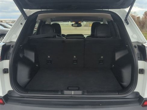 Used 2023 Jeep Cherokee Altitude Lux image 24