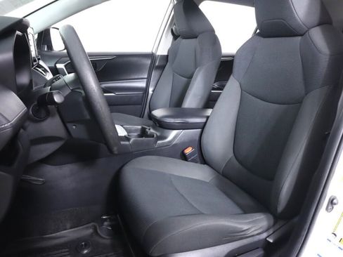 Used 2021 Toyota RAV4 LE AWD/4WD image 29