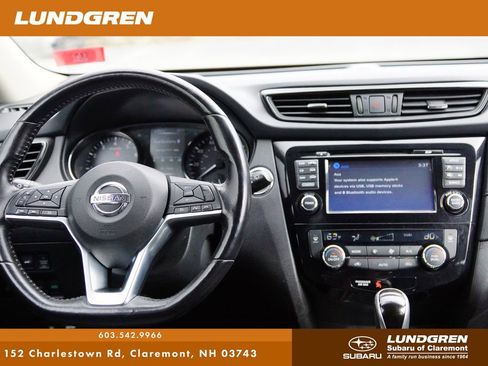 Used 2017 Nissan Rogue SV w/ SV Premium Package image 6