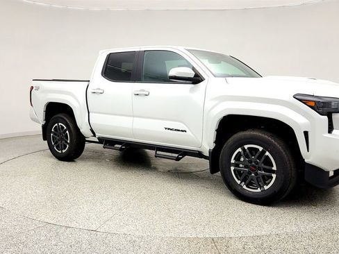 Used 2025 Toyota Tacoma TRD Sport w/ TRD Sport Upgrade Package AWD/4WD image 3