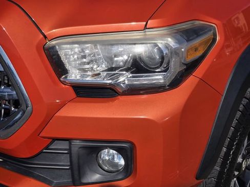Used 2016 Toyota Tacoma TRD Off-Road w/ Premium & Technology Package AWD/4WD image 8