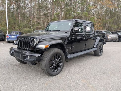 Used 2023 Jeep Gladiator Overland image 8