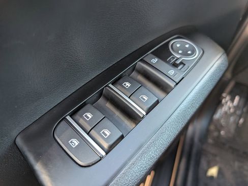 Certified 2025 Kia Soul LX image 17