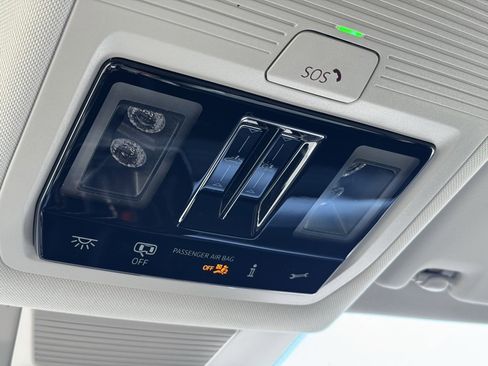 New 2025 Volkswagen Tiguan SE image 32