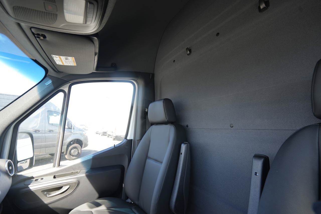New 2025 Mercedes-Benz eSprinter 170 Cargo image 16
