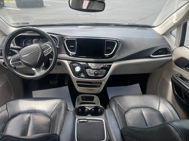 Used 2022 Chrysler Pacifica Touring-L w/ Uconnect Theater Family Group FWD image 18