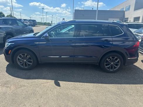 Used 2023 Volkswagen Tiguan SE w/ Panoramic Sunroof Package AWD/4WD image 6