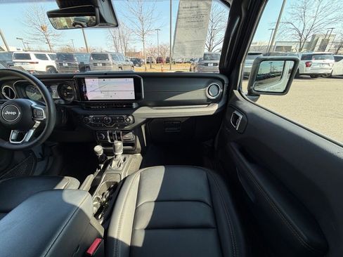 Used 2024 Jeep Wrangler Unlimited Sahara w/ Technology Group image 19