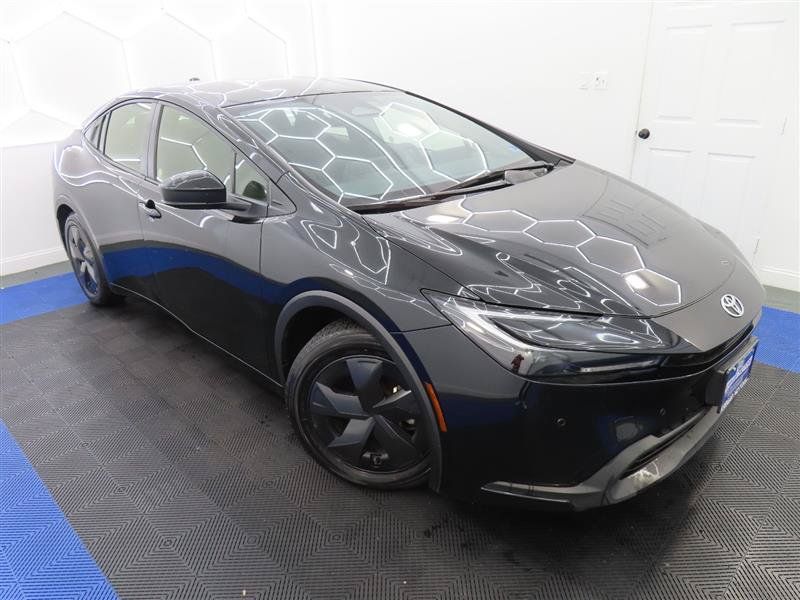 Used 2025 Toyota Prius LE FWD image 5