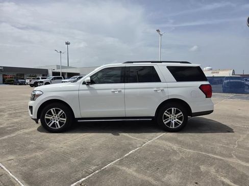 Used 2022 Ford Expedition XLT RWD image 2