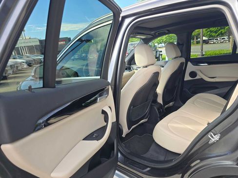 Used 2021 BMW X1 xDrive28i w/ Convenience Package AWD/4WD image 16