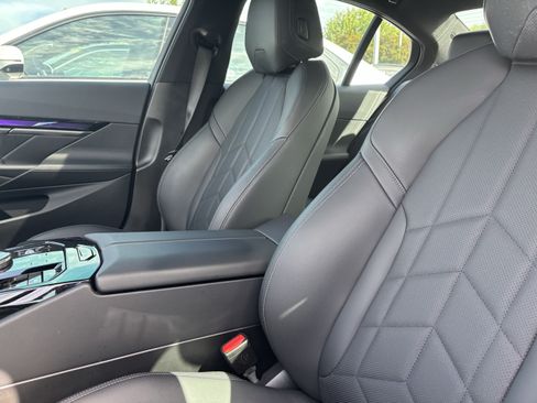 Used 2024 BMW i5 eDrive40i w/ Convenience Package RWD image 17