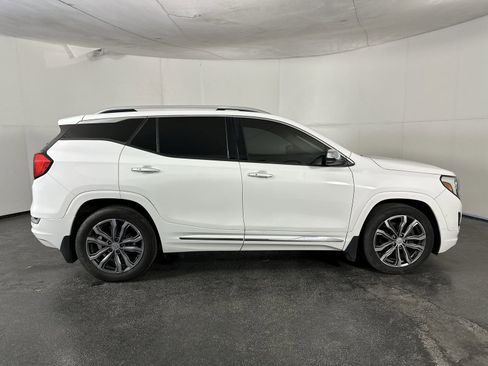 Used 2018 GMC Terrain Denali w/ Advanced Safety Package FWD image 9