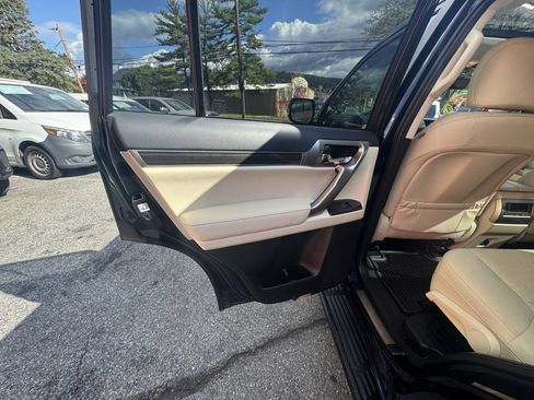 Used 2020 Lexus GX 460 Premium w/ Premium Package AWD/4WD image 17