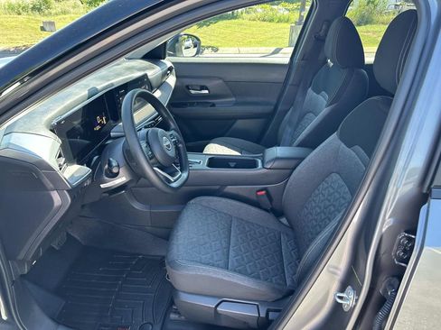 Used 2025 Nissan Kicks SV FWD image 21