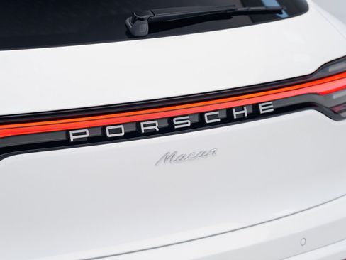 Used 2026 Porsche Macan AWD/4WD image 14