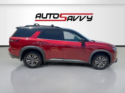 Used 2022 Nissan Pathfinder SL AWD/4WD image 8
