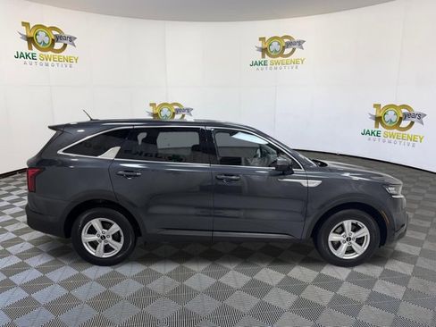 Used 2023 Kia Sorento LX FWD image 11