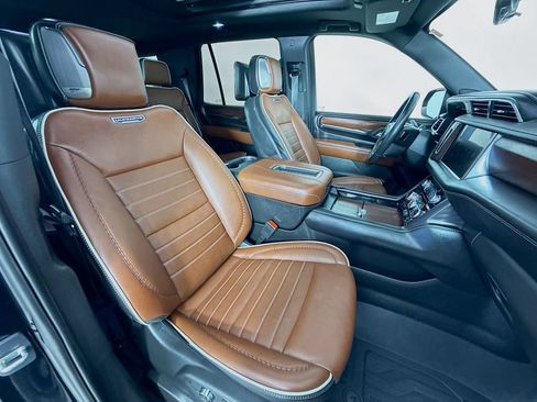 Used 2023 GMC Yukon Denali Ultimate w/ LPO, Floor Liner Package AWD/4WD image 33