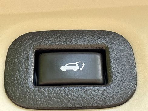Used 2020 Nissan Rogue SV w/ Premium Package FWD image 18
