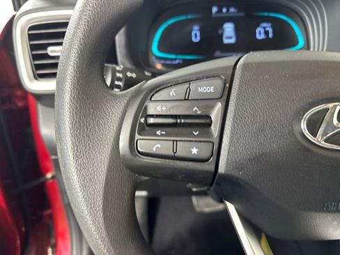 Used 2025 Hyundai Venue SE image 15