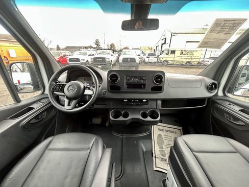 Used 2022 Mercedes-Benz Sprinter 2500 image 18