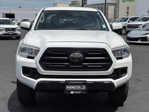 Used 2018 Toyota Tacoma SR AWD/4WD image 2