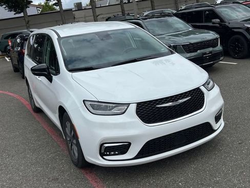 Used 2024 Chrysler Pacifica Limited FWD image 5