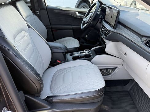 Used 2023 Ford Escape Platinum w/ Premium Technology Package image 12
