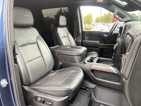 Used 2019 Chevrolet Silverado 1500 High Country w/ Technology Package AWD/4WD image 18