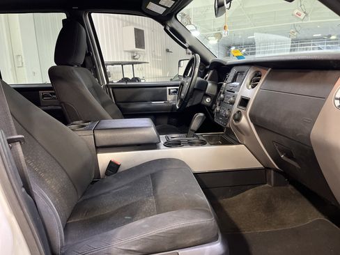 Used 2017 Ford Expedition EL XLT image 14