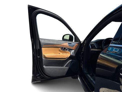 Used 2016 Volvo XC90 T6 image 23