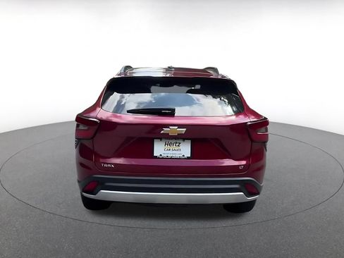 Used 2025 Chevrolet Trax LT w/ LT Convenience Package FWD image 12