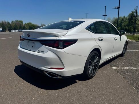 Used 2025 Lexus ES 350 w/ Premium Package FWD image 4