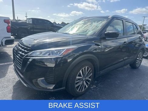 Used 2021 Nissan Kicks SV image 2